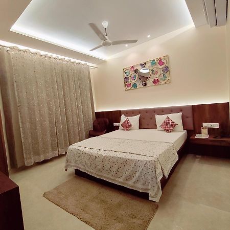 Hotel Luxuria Ludhiana Eksteriør bilde