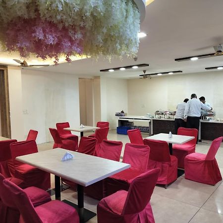 Hotel Luxuria Ludhiana Eksteriør bilde