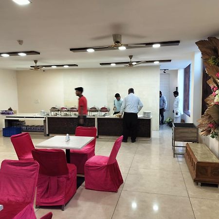 Hotel Luxuria Ludhiana Eksteriør bilde