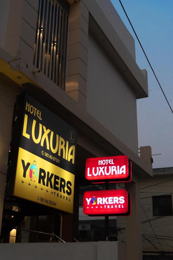 Hotel Luxuria Ludhiana Eksteriør bilde