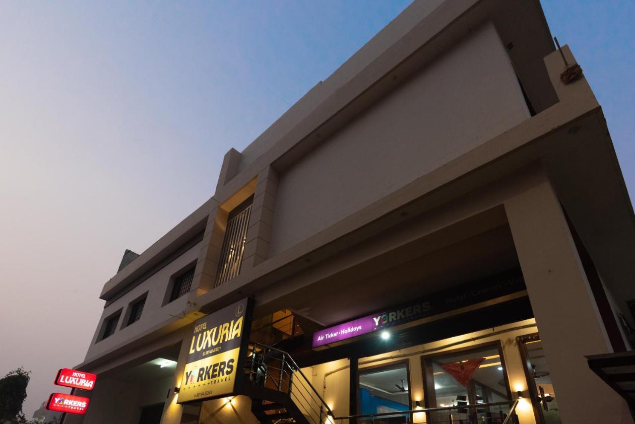 Hotel Luxuria Ludhiana Eksteriør bilde