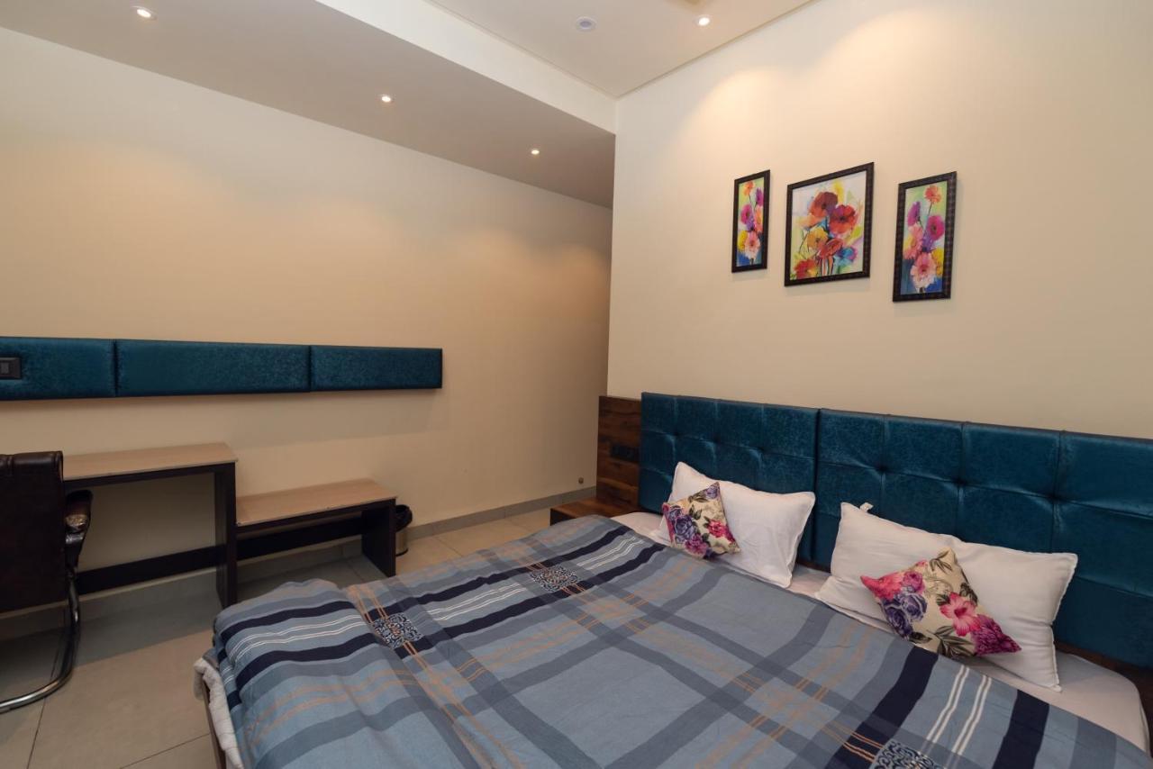 Hotel Luxuria Ludhiana Eksteriør bilde