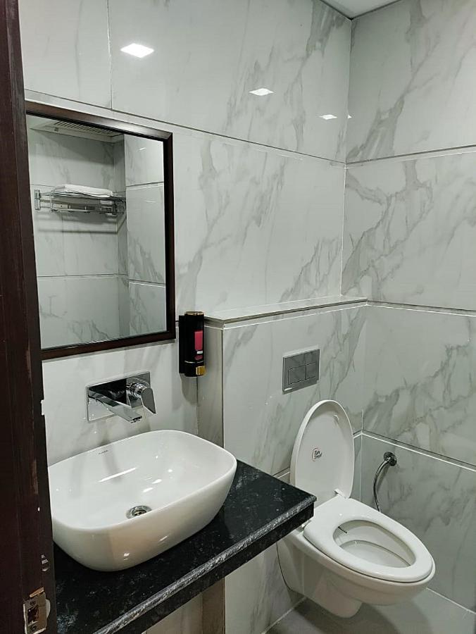 Hotel Luxuria Ludhiana Eksteriør bilde