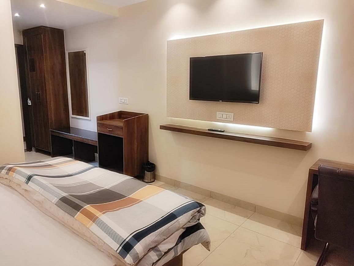 Hotel Luxuria Ludhiana Eksteriør bilde