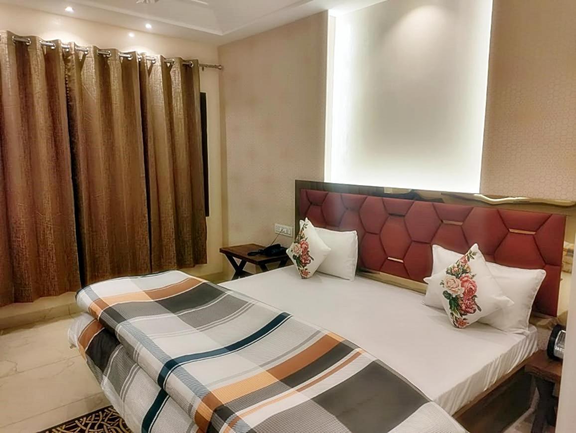 Hotel Luxuria Ludhiana Eksteriør bilde