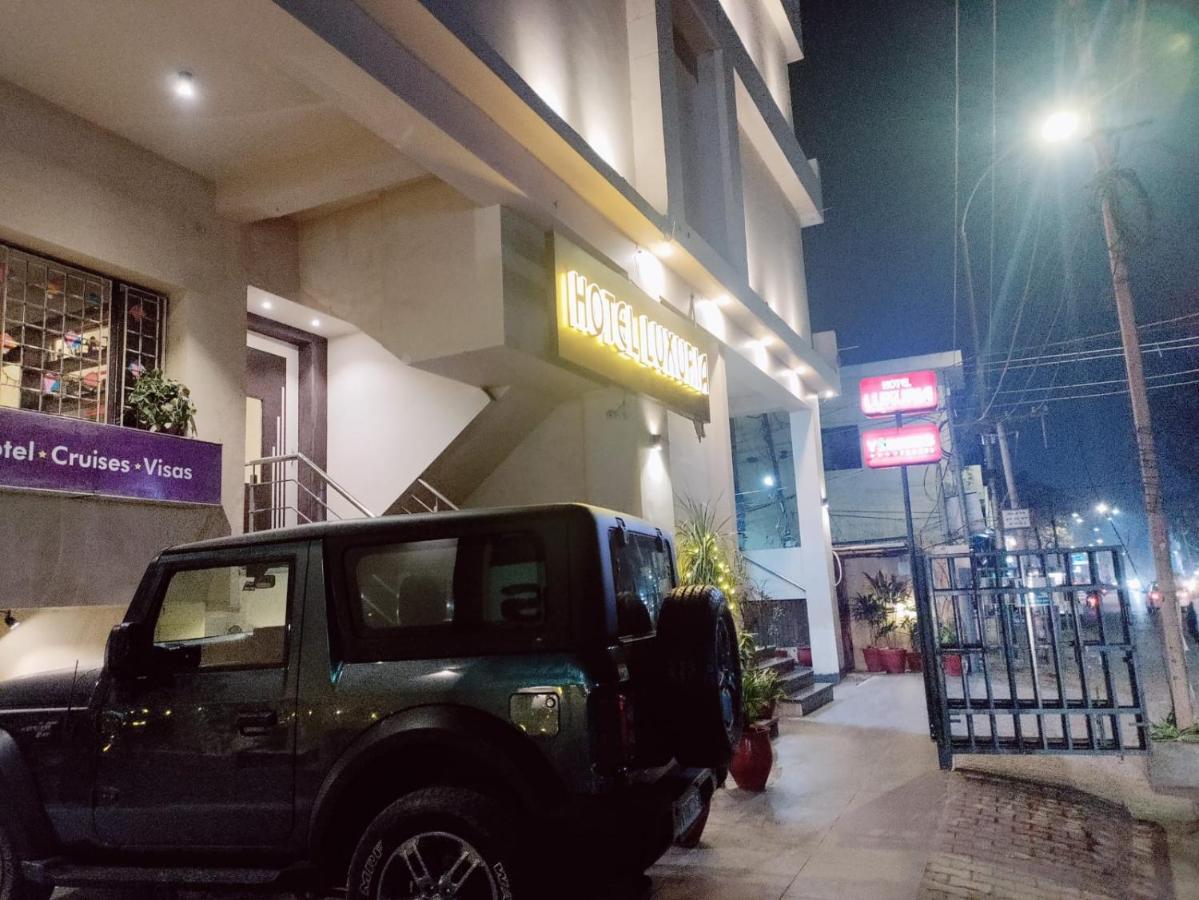 Hotel Luxuria Ludhiana Eksteriør bilde