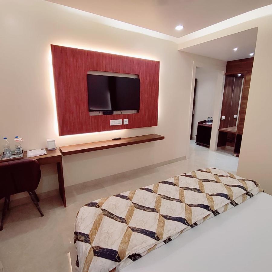 Hotel Luxuria Ludhiana Eksteriør bilde