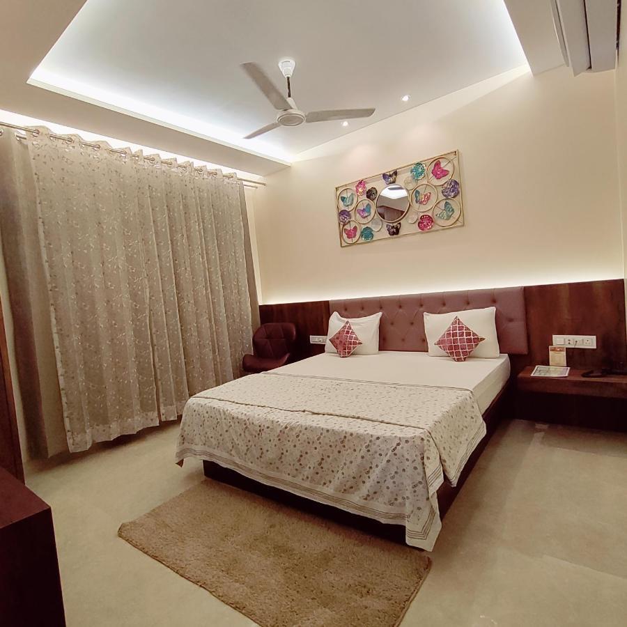 Hotel Luxuria Ludhiana Eksteriør bilde