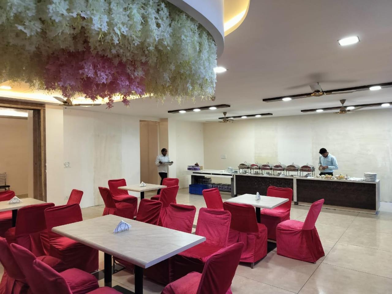 Hotel Luxuria Ludhiana Eksteriør bilde