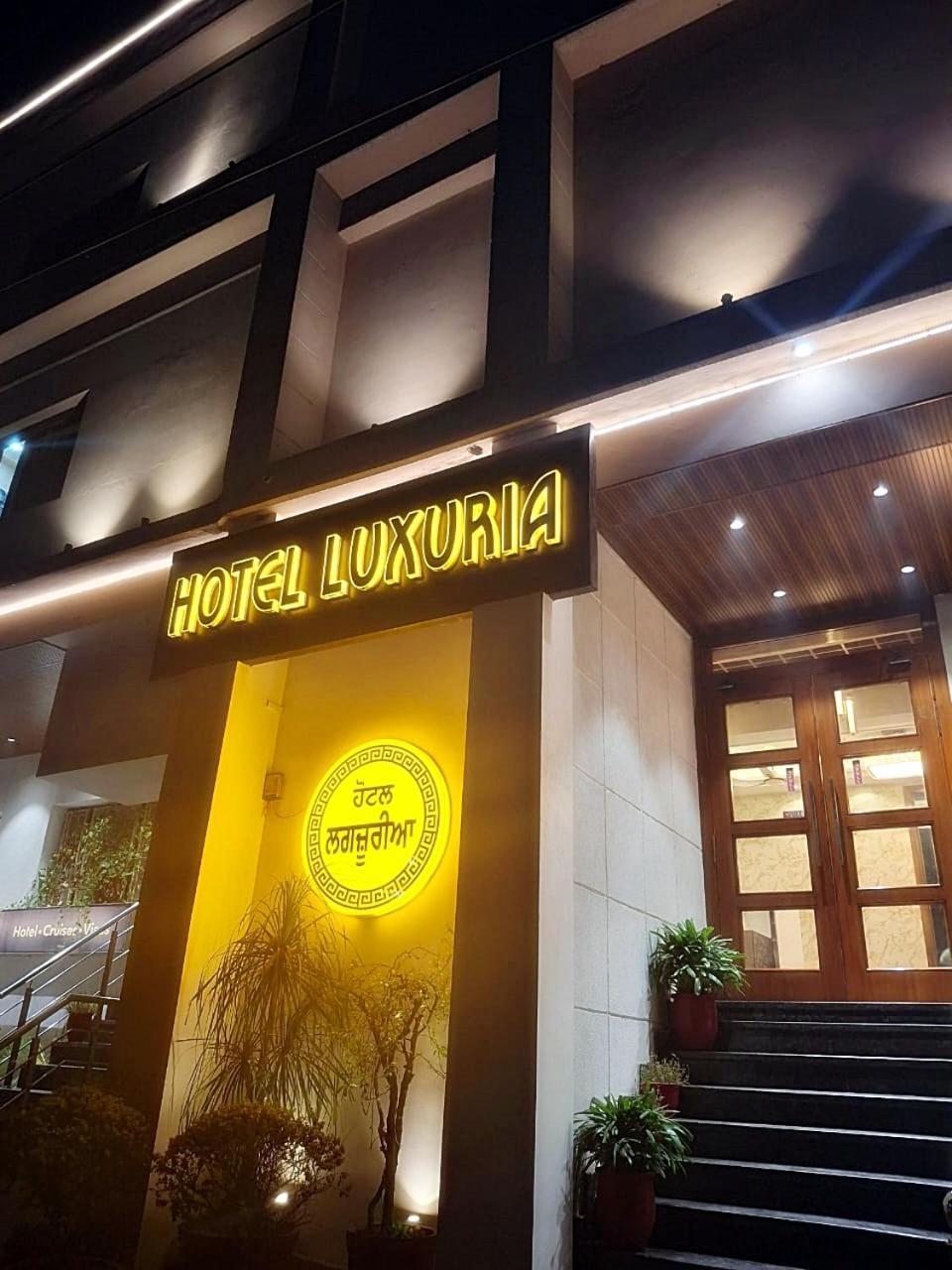 Hotel Luxuria Ludhiana Eksteriør bilde