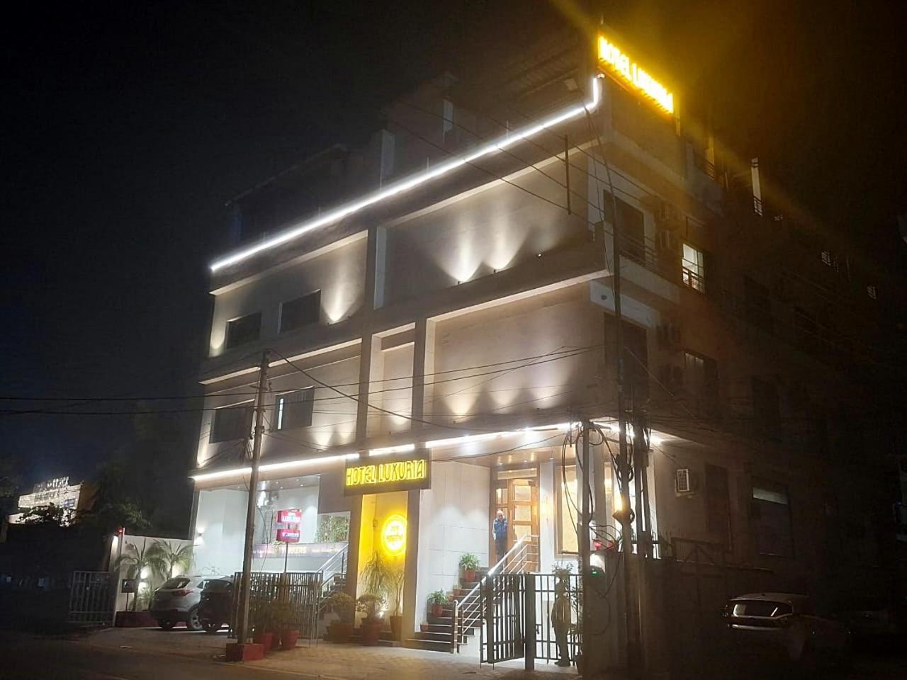 Hotel Luxuria Ludhiana Eksteriør bilde