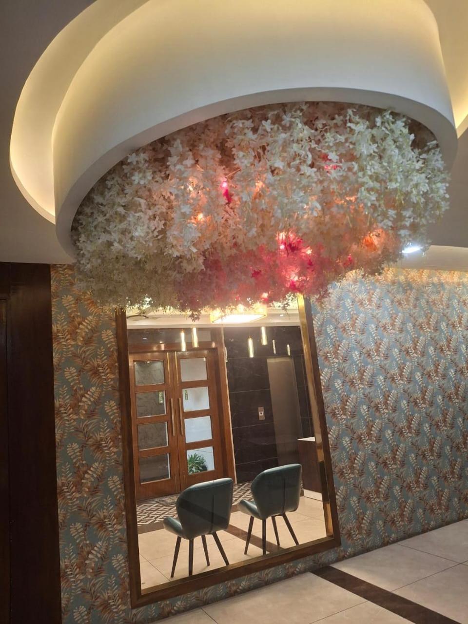 Hotel Luxuria Ludhiana Eksteriør bilde