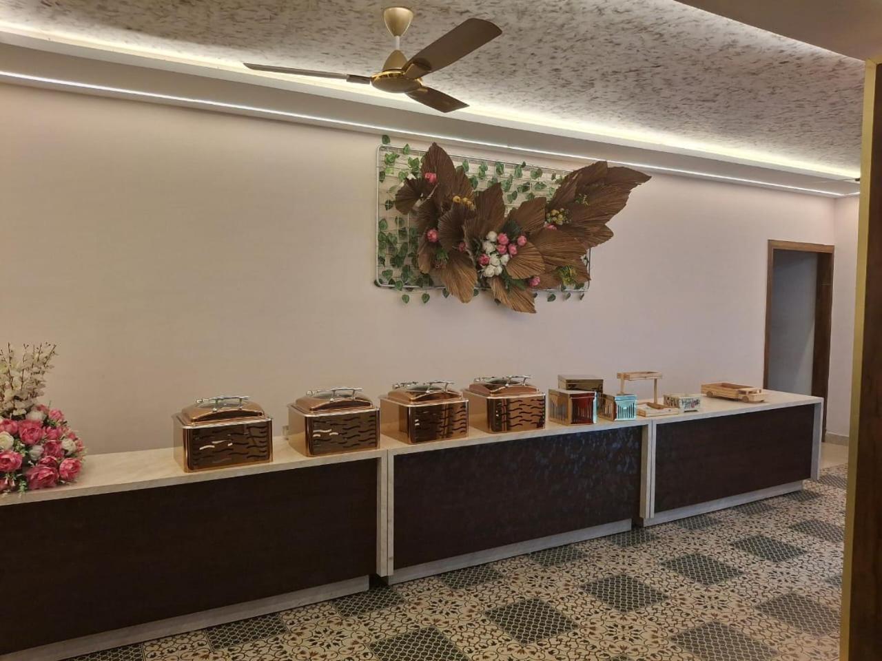 Hotel Luxuria Ludhiana Eksteriør bilde